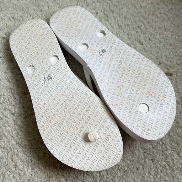 American Eagle Outfitters white flip flops - Picture 2 of 3
